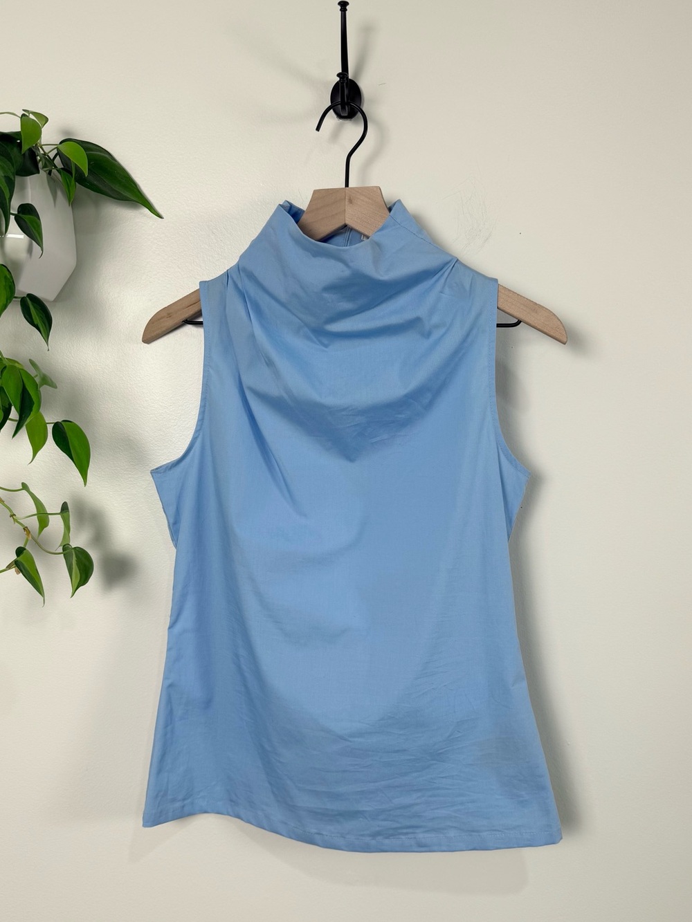 Marcella Sleeveless Mock Neck Top 100% Cotton Poplin XS Blue Fitted Quiet Luxury